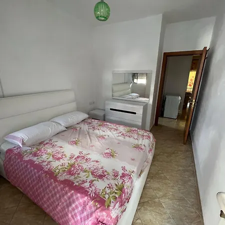 Vivi La Tua Con L'appartamento 2 Di Ervin! Enjoy Your With Ervin's 2! شقة *